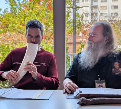 Lesung aus dem Roman »Roter Mund und wundes Herz«, BuCon, Dreieich 18.10.2025 Lesung aus dem Roman »Roter Mund und wundes Herz«, BuCon, Dreieich 18.10.2025