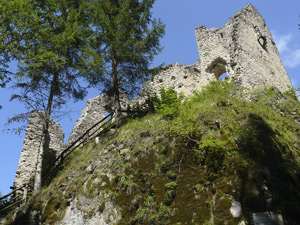 Burg(ruine) Hauenstein, im August 2015. Der Link führt zum größeren Foto.
