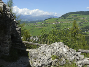 Burg(ruine) Hauenstein, im August 2015. Der Link führt zum größeren Foto.