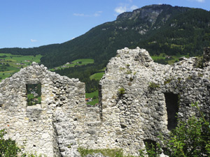 Burg(ruine) Hauenstein, im August 2015. Der Link führt zum größeren Foto.