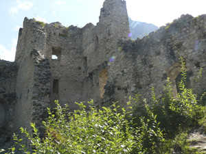 Burg(ruine) Hauenstein, im August 2015. Der Link führt zum größeren Foto.