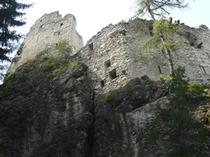 Burg(ruine) Hauenstein, im August 2015. Der Link führt zum größeren Foto.