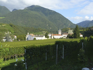 Kloster Neustift bei Brixen, in dem sich Oswald 1411 einpfründete, im August 2015. Der Link führt zum größeren Foto.