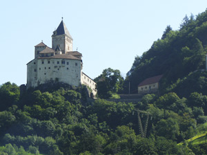 Die Trostburg, auf der Oswald zeitweise aufwuchs und die ab 1400 seinem Bruder Michael gehörte, im August 2015. Der Link führt zum größeren Foto.