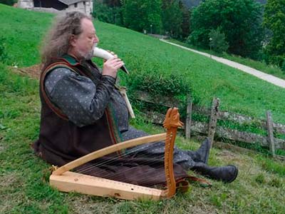 Vor Burg Rodenegg in Tirol als und auf den Spuren von Oswald von Wolkenstein, 30. Mai 2018